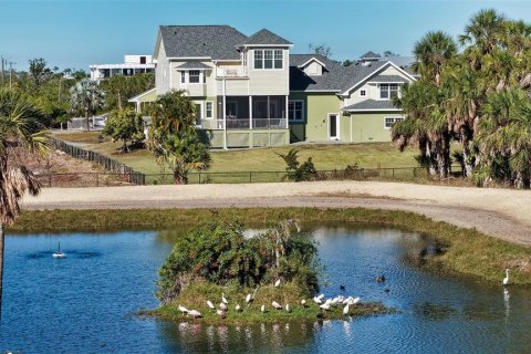 House in Terra Ceia, Florida 3 bedrooms, 376.72 sq.m. № 2213225 - photo 7