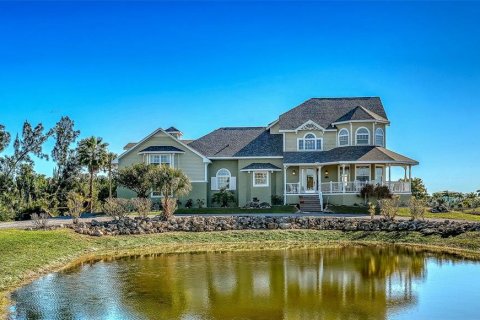 House in Terra Ceia, Florida 3 bedrooms, 376.72 sq.m. № 2213225 - photo 11