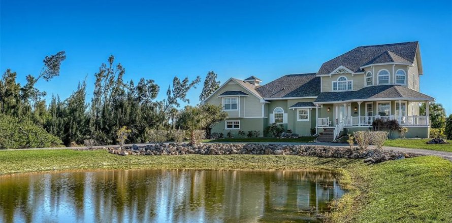 House in Terra Ceia, Florida 3 bedrooms, 376.72 sq.m. № 2213225