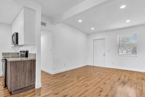 Casa en venta en Pompano Beach, Florida, 4 dormitorios, 127.18 m2 № 2185546 - foto 9