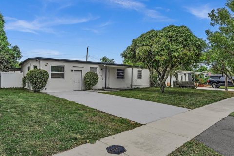 Casa en Pompano Beach, Florida 4 dormitorios, 127.18 m2 № 2185546