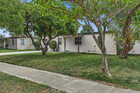 Casa en venta en Pompano Beach, Florida, 4 dormitorios, 127.18 m2 № 2185546 - foto 3