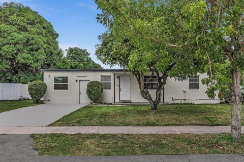 Casa en venta en Pompano Beach, Florida, 4 dormitorios, 127.18 m2 № 2185546 - foto 2