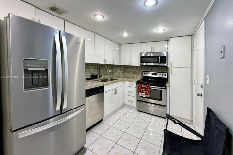 Copropriété à vendre à Miami Beach, Floride: 1 chambre, 87.14 m2 № 1981913 - photo 9