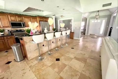 Снять в аренду виллу или дом в Лейкленд, Флорида 3 комнаты, 280.19м2, № 2099489 - фото 3