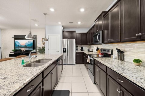 Townhouse in Davenport, Florida 5 bedrooms, 212.1 sq.m. № 1685301 - photo 4