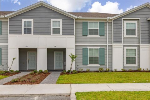 Townhouse in Davenport, Florida 5 bedrooms, 212.1 sq.m. № 1685301 - photo 1