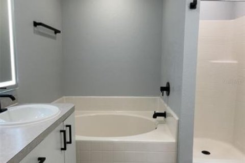 Casa en alquiler en Port Charlotte, Florida, 3 dormitorios, 151.99 m2 № 1866460 - foto 23