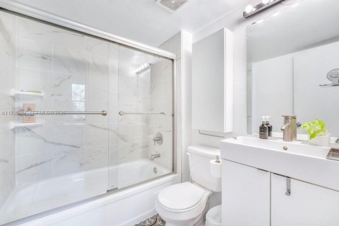 Copropriété à louer à Oakland Park, Floride: 2 chambres, 90.58 m2 № 1996709 - photo 30