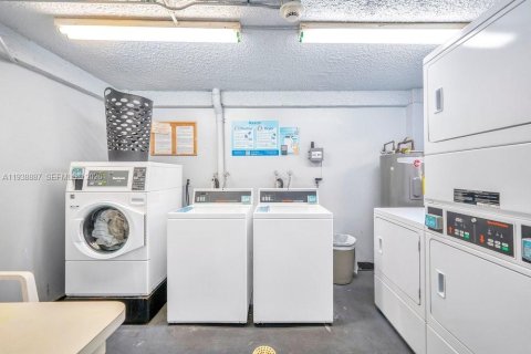 Copropriété à louer à Oakland Park, Floride: 2 chambres, 90.58 m2 № 1996709 - photo 15