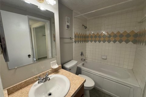 Condo in Tampa, Florida, 2 bedrooms  № 1880695 - photo 15