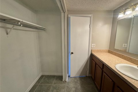 Condo in Tampa, Florida, 2 bedrooms  № 1880695 - photo 9