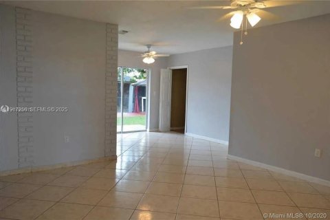 Immobilier commercial à vendre à Pompano Beach, Floride: 442.87 m2 № 2082572 - photo 17