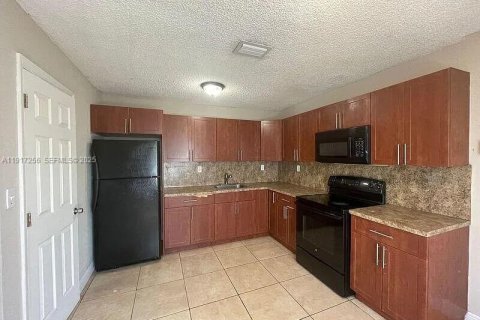 Immobilier commercial à vendre à Pompano Beach, Floride: 442.87 m2 № 2082572 - photo 8