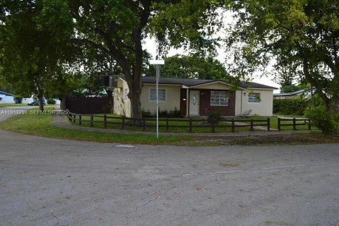 Immobilier commercial à vendre à Pompano Beach, Floride: 442.87 m2 № 2082572 - photo 13