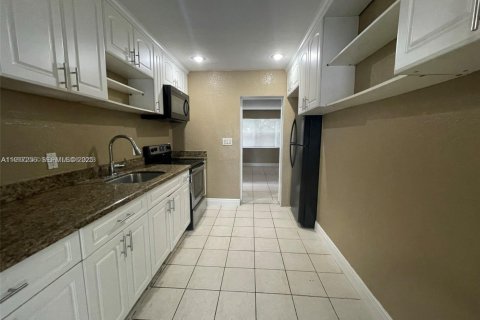Immobilier commercial à vendre à Pompano Beach, Floride: 442.87 m2 № 2082572 - photo 2