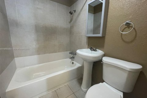 Immobilier commercial à vendre à Pompano Beach, Floride: 442.87 m2 № 2082572 - photo 3