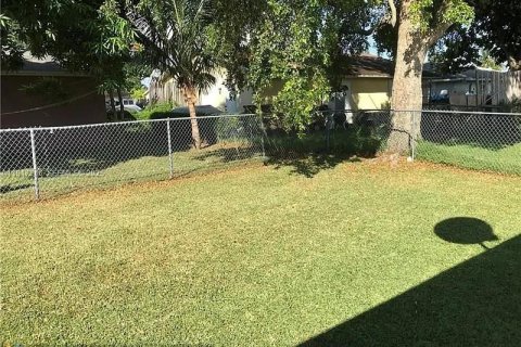 Immobilier commercial à vendre à Pompano Beach, Floride: 442.87 m2 № 2082572 - photo 12
