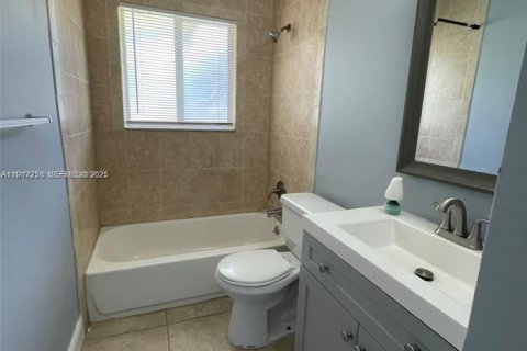 Immobilier commercial à vendre à Pompano Beach, Floride: 442.87 m2 № 2082572 - photo 21