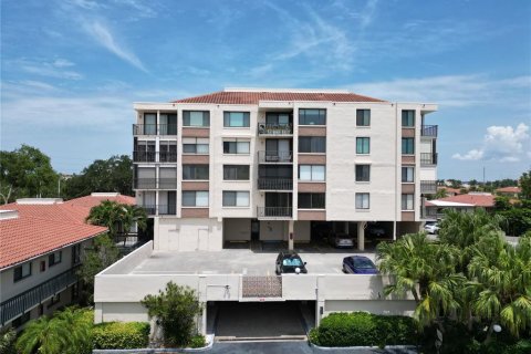 Condo in Saint Petersburg, Florida, 2 bedrooms  № 2121964