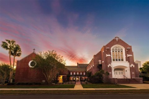 Propiedad comercial en alquiler en DeLand, Florida № 1884932 - foto 1