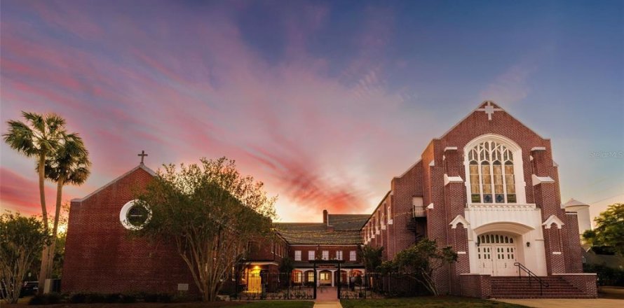 Propiedad comercial en DeLand, Florida № 1884932