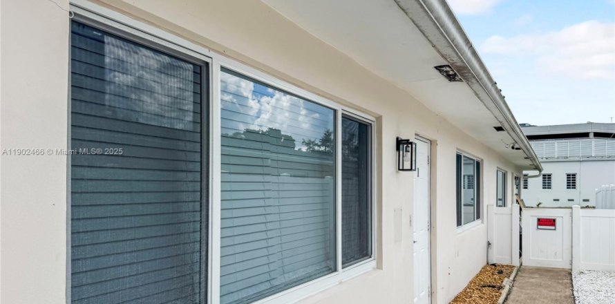 Casa en Fort Lauderdale, Florida 2 dormitorios, 102.19 m2 № 1953867