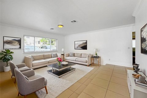 Casa en alquiler en Fort Lauderdale, Florida, 2 dormitorios, 102.19 m2 № 1953867 - foto 2