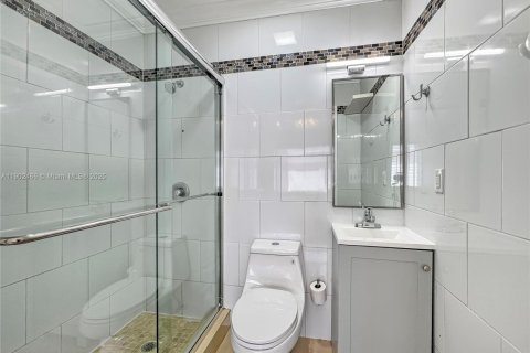 Casa en alquiler en Fort Lauderdale, Florida, 2 dormitorios, 102.19 m2 № 1953867 - foto 12