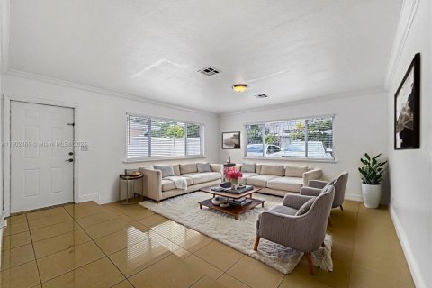 Casa en alquiler en Fort Lauderdale, Florida, 2 dormitorios, 102.19 m2 № 1953867 - foto 4