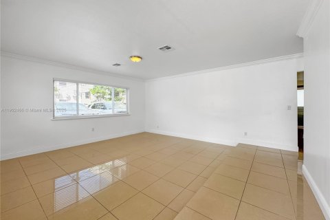 Casa en alquiler en Fort Lauderdale, Florida, 2 dormitorios, 102.19 m2 № 1953867 - foto 3