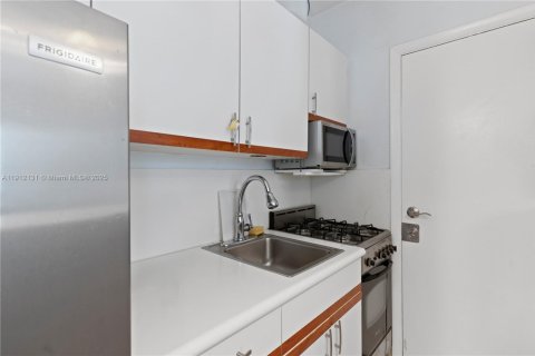 Condominio en alquiler en South Miami, Florida, 1 dormitorio, 47.38 m2 № 2019517 - foto 3