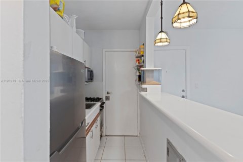 Condominio en South Miami, Florida, 1 dormitorio  № 2019517