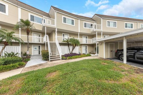 Condo à Dunedin, Floride, 2 chambres  № 2402868