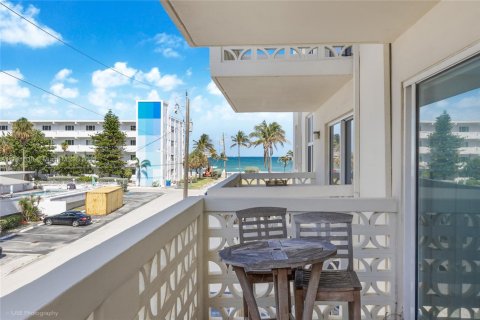 Condominio en venta en Hollywood, Florida, 1 dormitorio, 73.11 m2 № 1925574 - foto 2