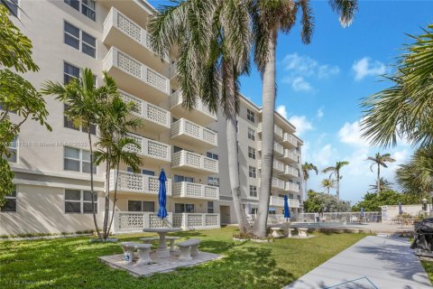 Condominio en venta en Hollywood, Florida, 1 dormitorio, 73.11 m2 № 1925574 - foto 9