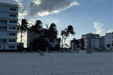 Condominio en venta en Hollywood, Florida, 1 dormitorio, 73.11 m2 № 1925574 - foto 25