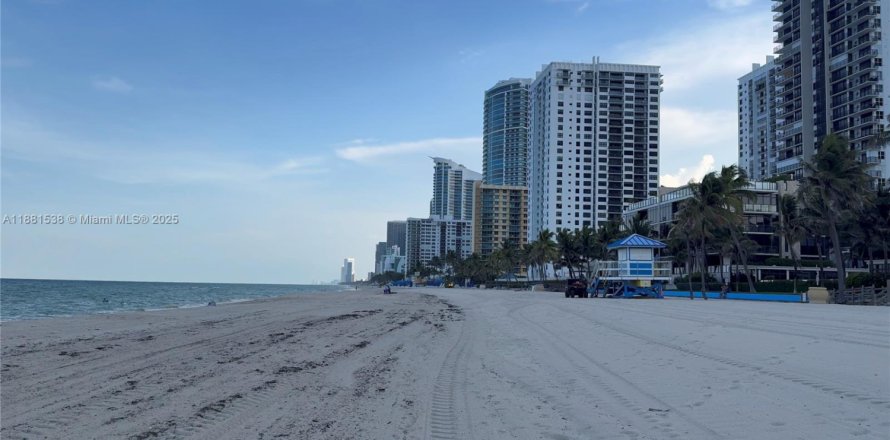 Condominio en Hollywood, Florida, 1 dormitorio  № 1925574