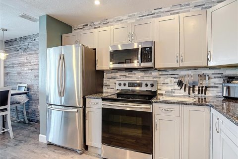 Condo in New Port Richey, Florida, 2 bedrooms  № 1904760 - photo 19
