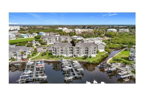 Condo in New Port Richey, Florida, 2 bedrooms  № 1904760 - photo 3