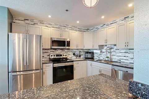 Condo in New Port Richey, Florida, 2 bedrooms  № 1904760 - photo 18