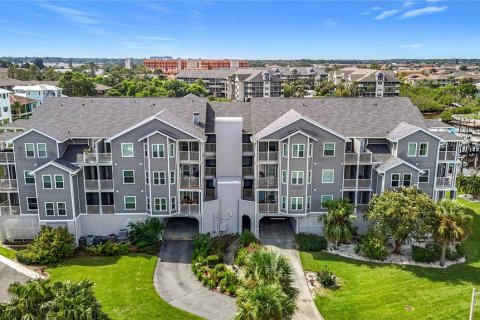 Condo in New Port Richey, Florida, 2 bedrooms  № 1904760 - photo 9