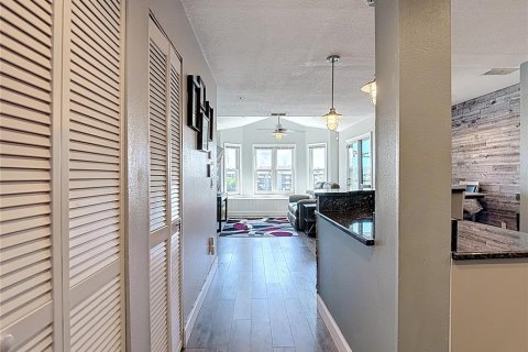 Condo in New Port Richey, Florida, 2 bedrooms  № 1904760 - photo 16