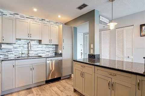 Condo in New Port Richey, Florida, 2 bedrooms  № 1904760 - photo 22
