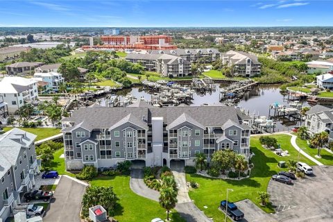Condo in New Port Richey, Florida, 2 bedrooms  № 1904760 - photo 6