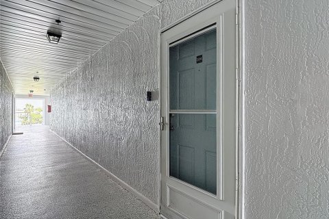 Condo in New Port Richey, Florida, 2 bedrooms  № 1904760 - photo 14