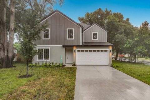 House in Casselberry, Florida 4 bedrooms, 221.57 sq.m. № 2410248