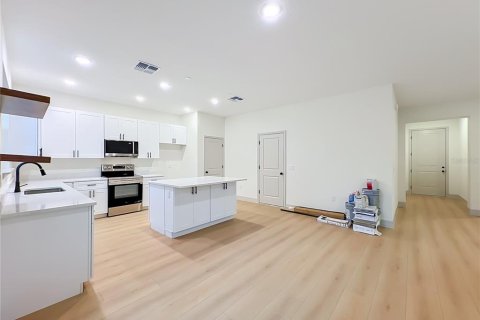 House in Casselberry, Florida 4 bedrooms, 221.57 sq.m. № 2410248 - photo 13