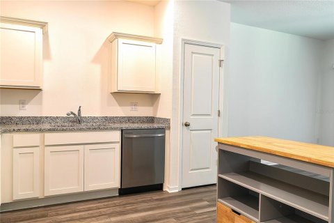 Снять в аренду таунхаус в Зеферхиллс-Норт, Флорида 3 спальни, 128.76м2, № 1898427 - фото 16