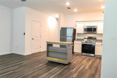 Снять в аренду таунхаус в Зеферхиллс-Норт, Флорида 3 спальни, 128.76м2, № 1898427 - фото 10